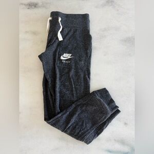 Nike Girls Vintage Capri Joggers, size small, black heather